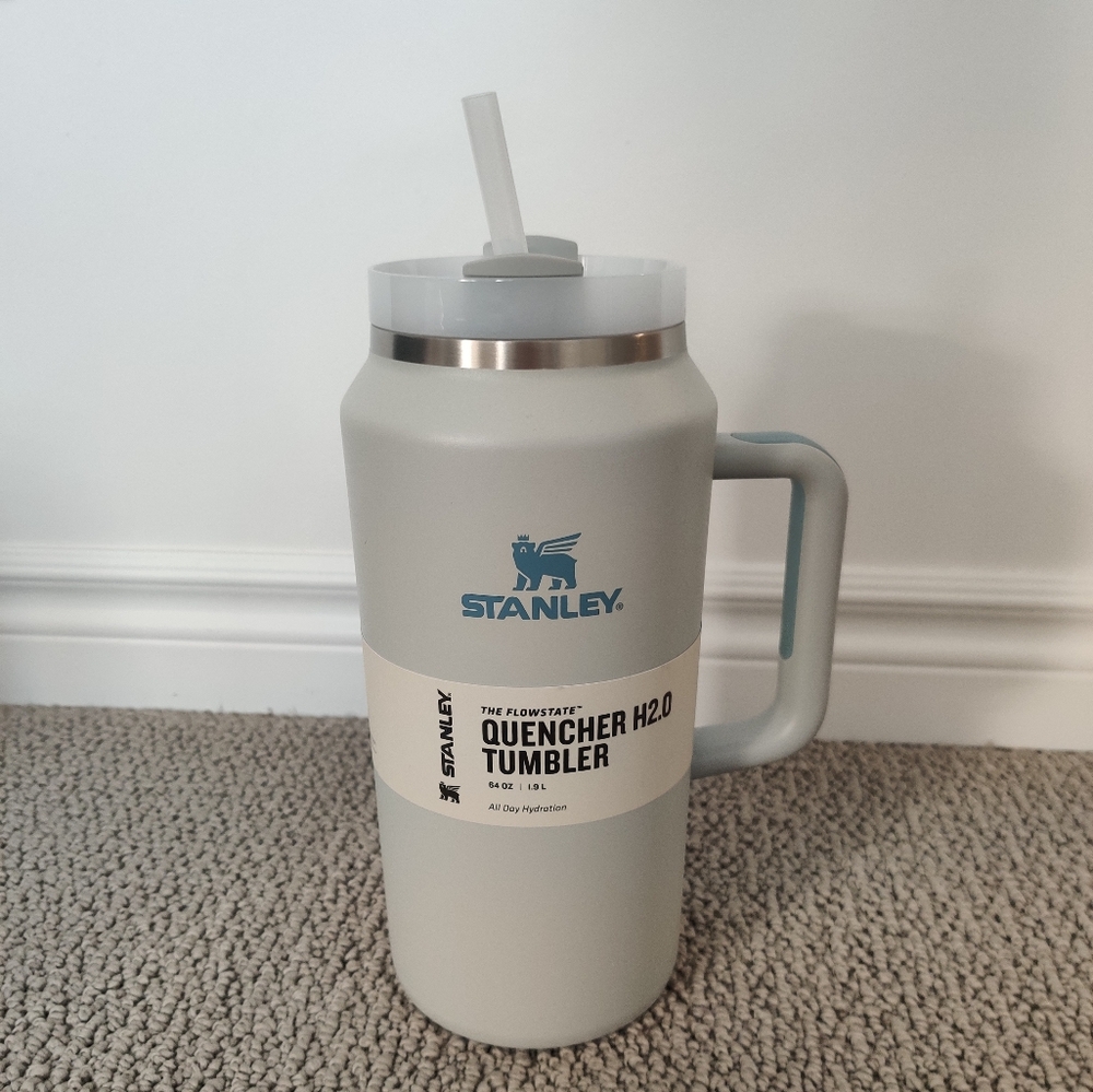 Stanley - The Quencher H2.0 Flowstate Tumbler 64oz/1.90L - Picture 3 of 6